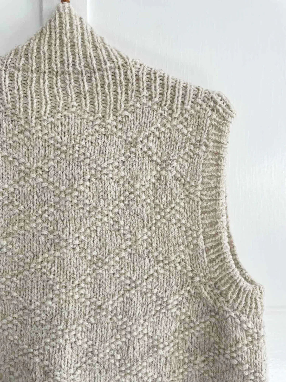 Everly | Warm Knitted Sleeveless Cardigan