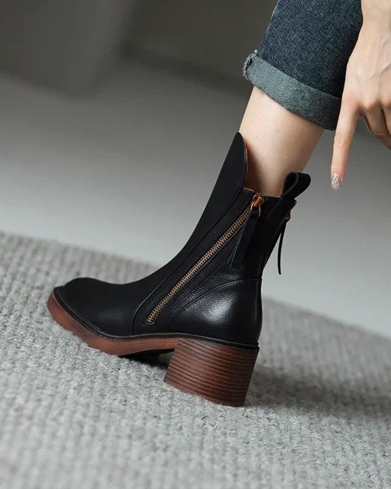 Sabine | Leather ankle boots with refined finishing