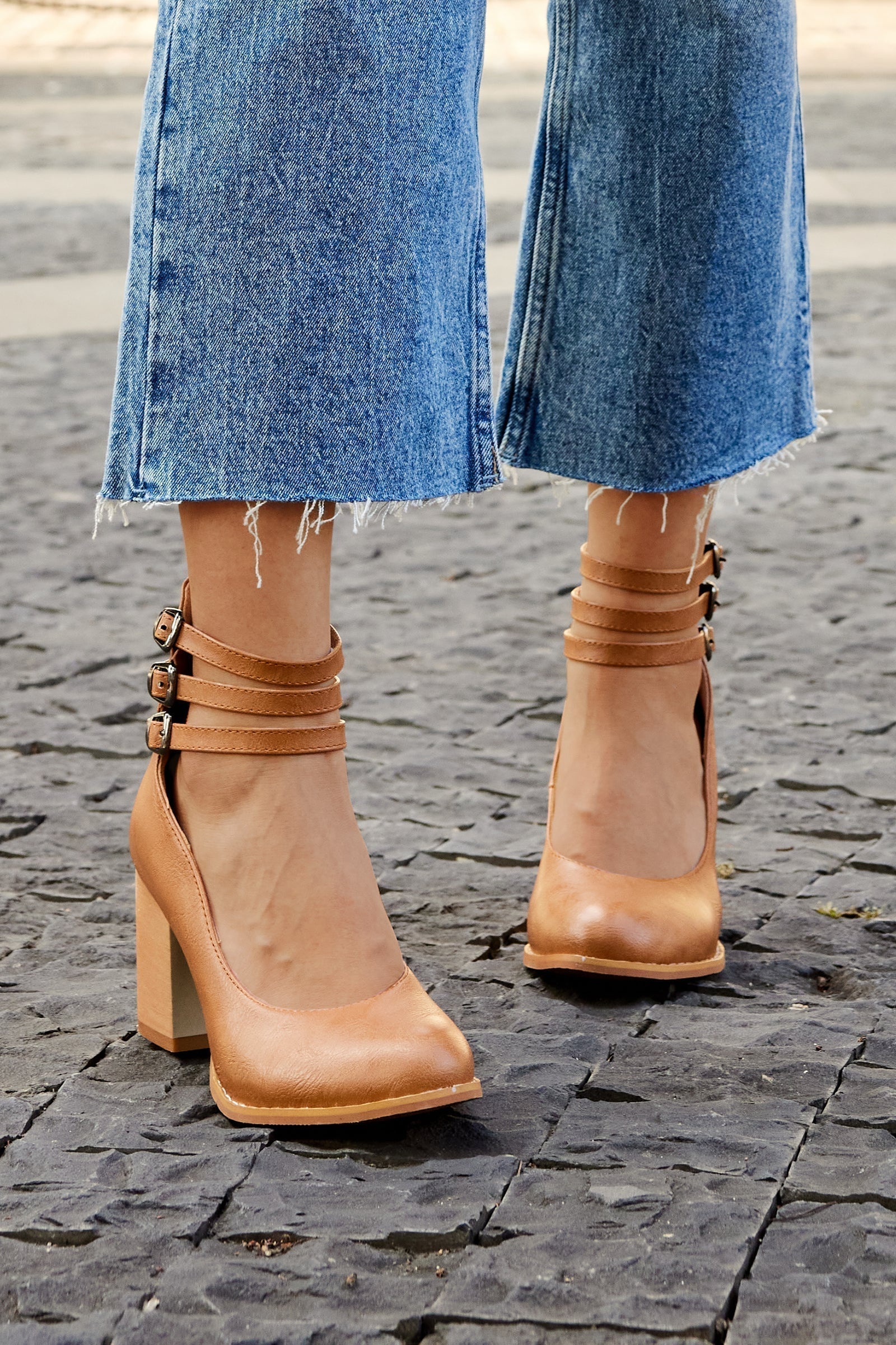 Everly & Rose™ | Elegant Smooth Sandals with Ankle Strap and Thick Heel for a Sophisticated Look