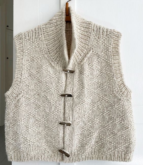 Everly | Warm Knitted Sleeveless Cardigan