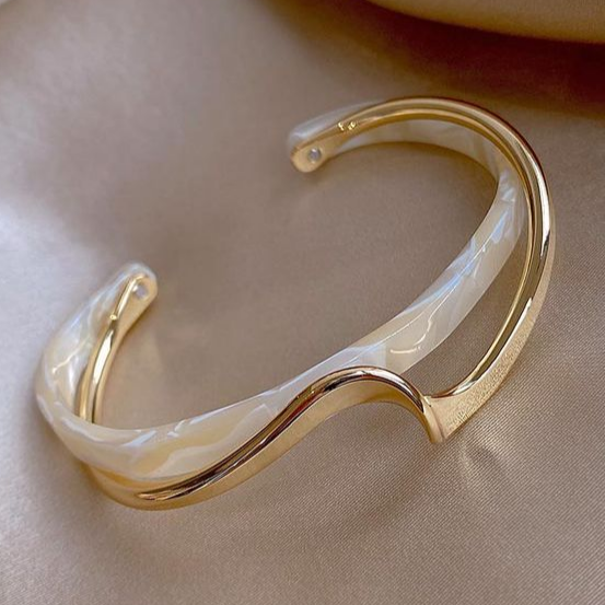 Phoebe™ | Elegant Gold Opal Bracelet