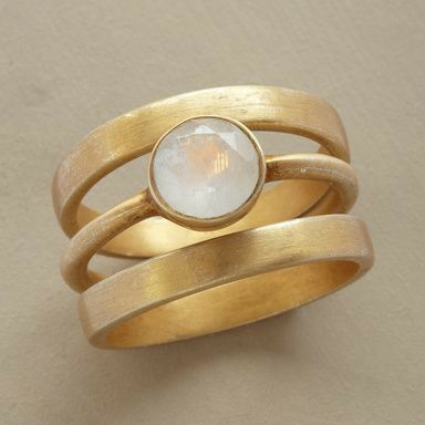 Vivian™ | Vintage Gold & Inlaid Moonstone Ring